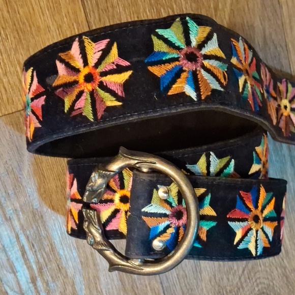 Vintage Bechelli Wolf Head Embroidered Velvet Belt. main image 9